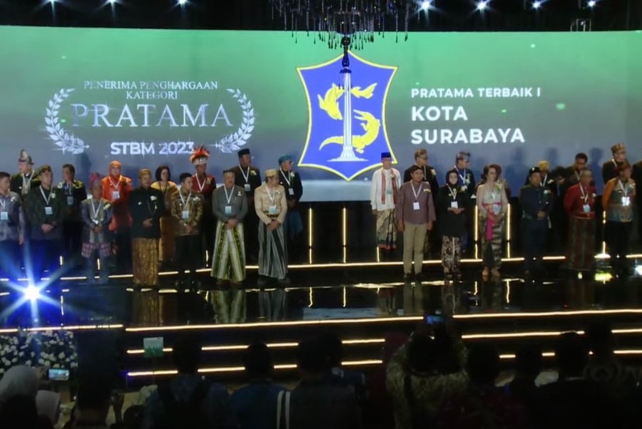 Kota Surabaya Raih Dua Penghargaan dari Kemenkes RI, Salah Satunya Kategori Pratama Terbaik 1 STBM 2